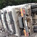 Blumau - LKW umgekippt