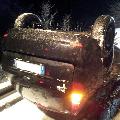 Fahrzeug landet auf dem Dach