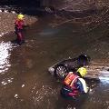 Auto stürzt in den Eisack