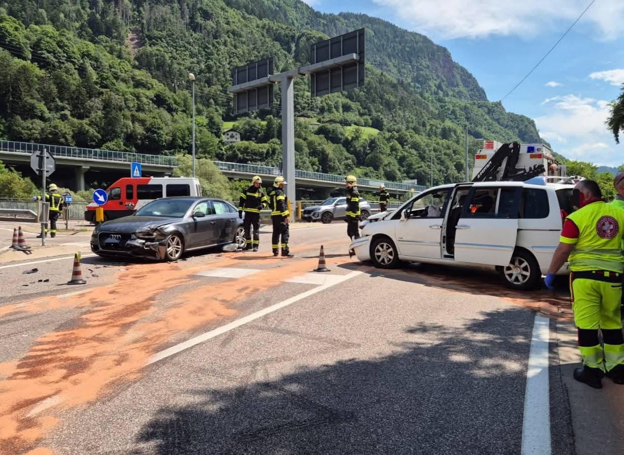 Verkehrsunfall an Kreuzung SS12